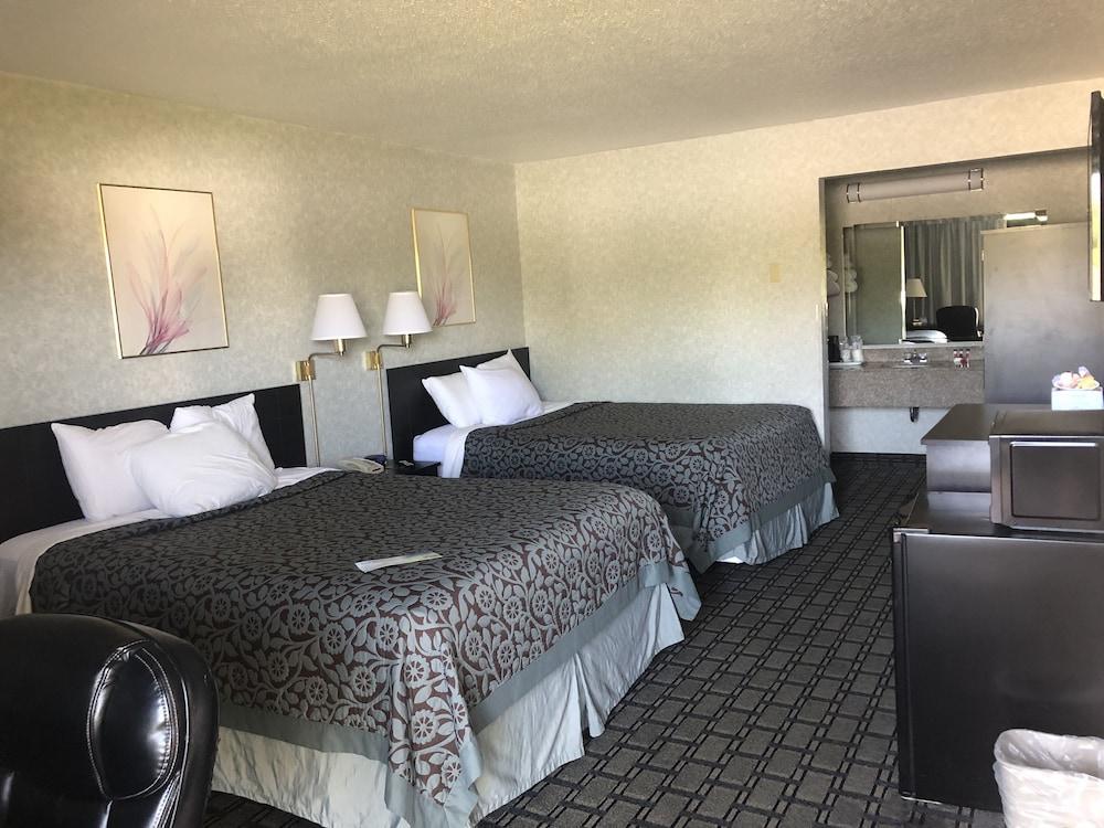 Days Inn By Wyndham St Clairsville St. Clairsville Bagian luar foto